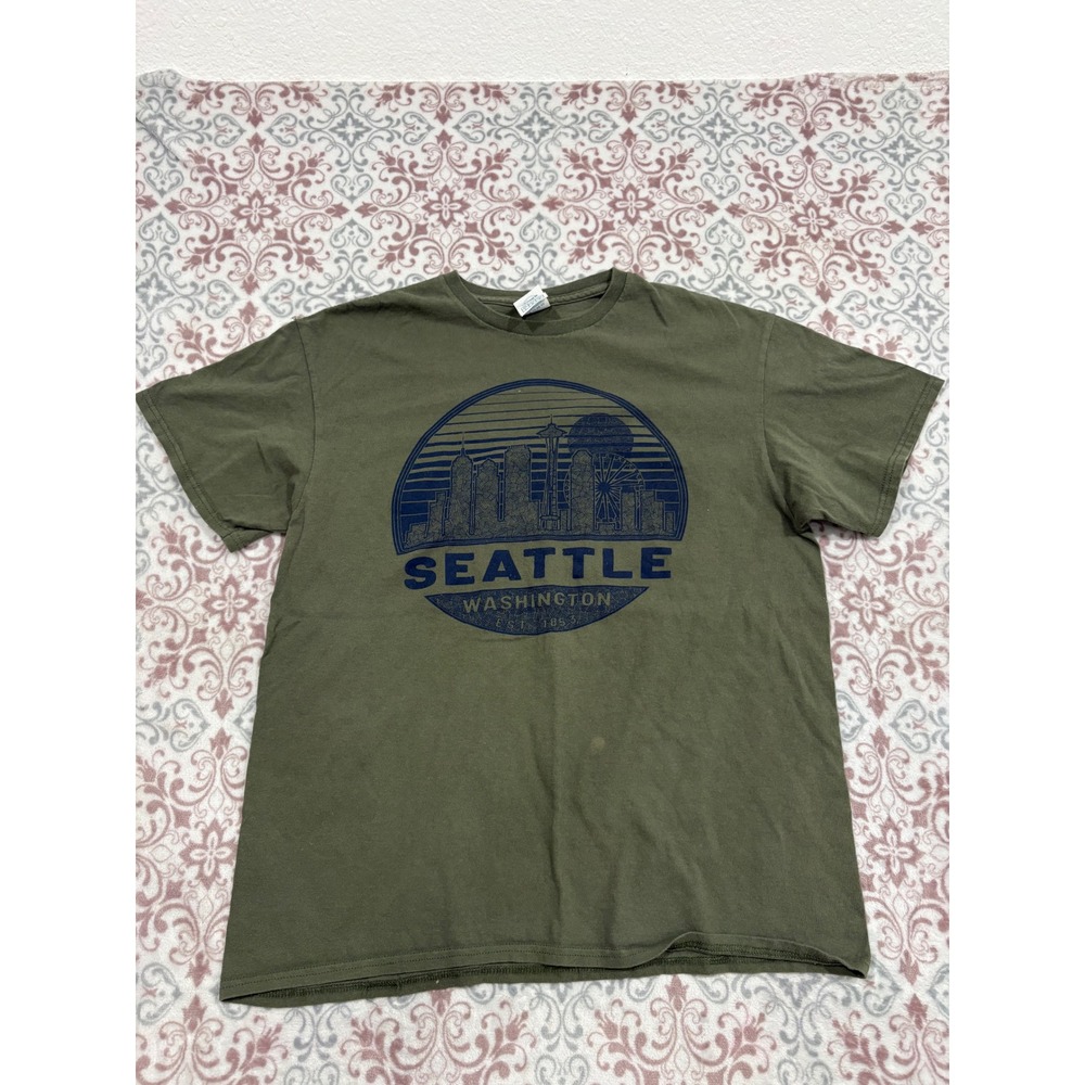 Delta Pro Weight Seattle Washington Skyline Graphic T-Shirt Olive Green Mens L
